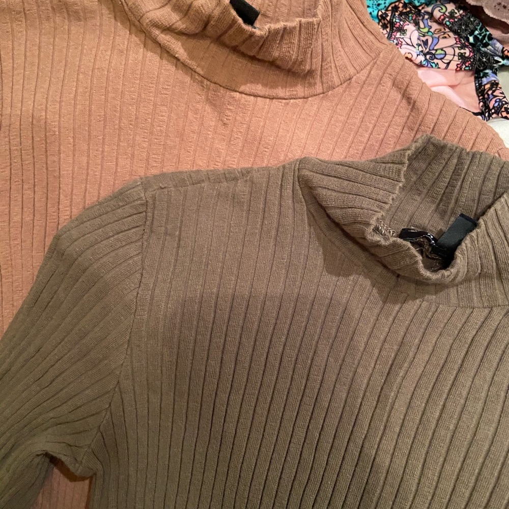 Turtle neck - Picture 3 of 3